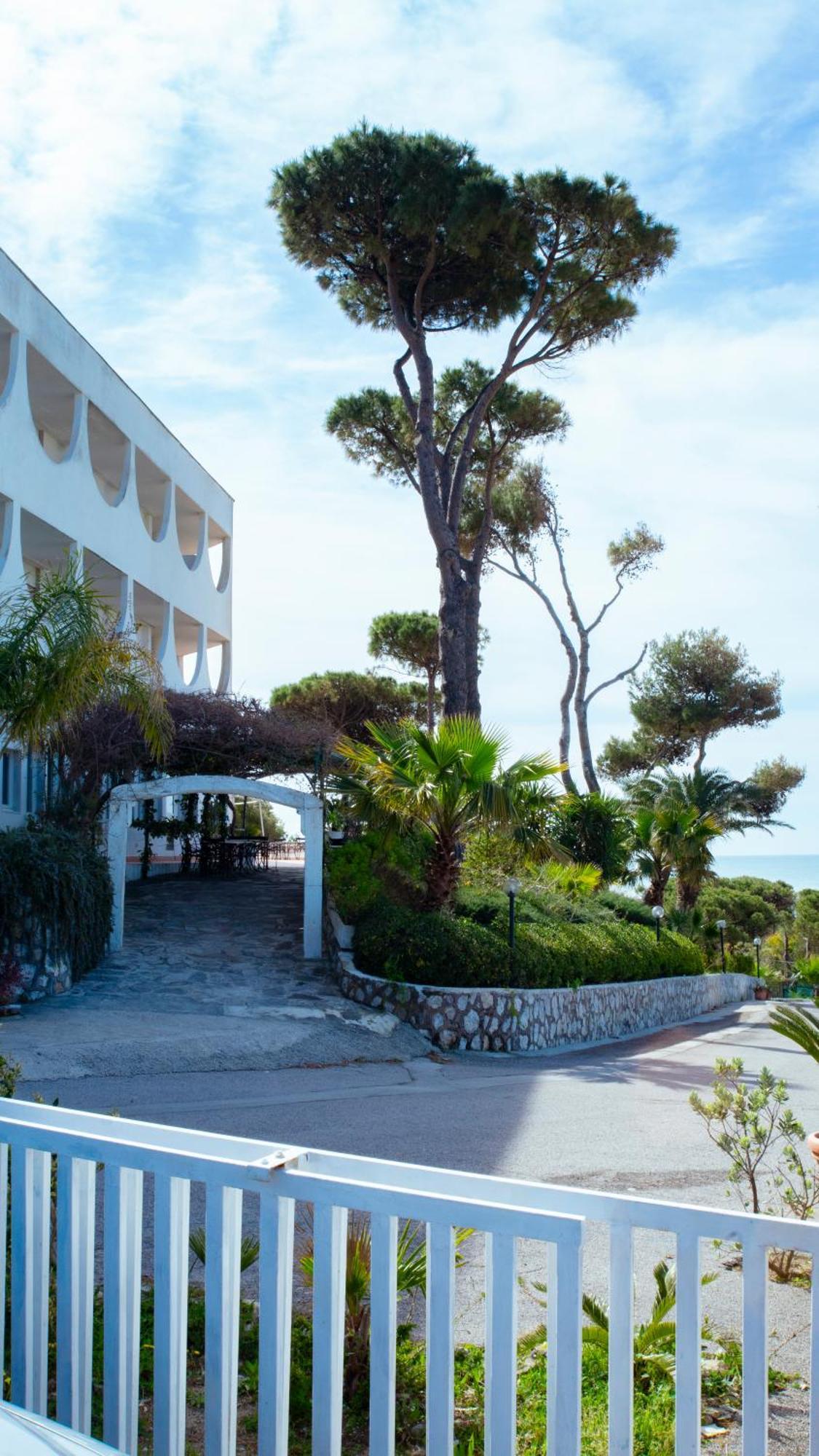 Hotel Sinuessa Terme Mondragone Exterior photo